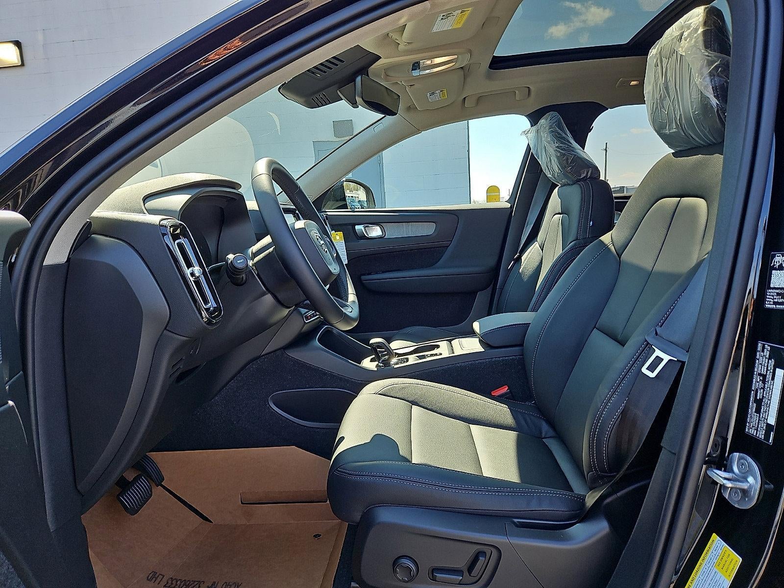 2026 Volvo XC40 B5 AWD Core