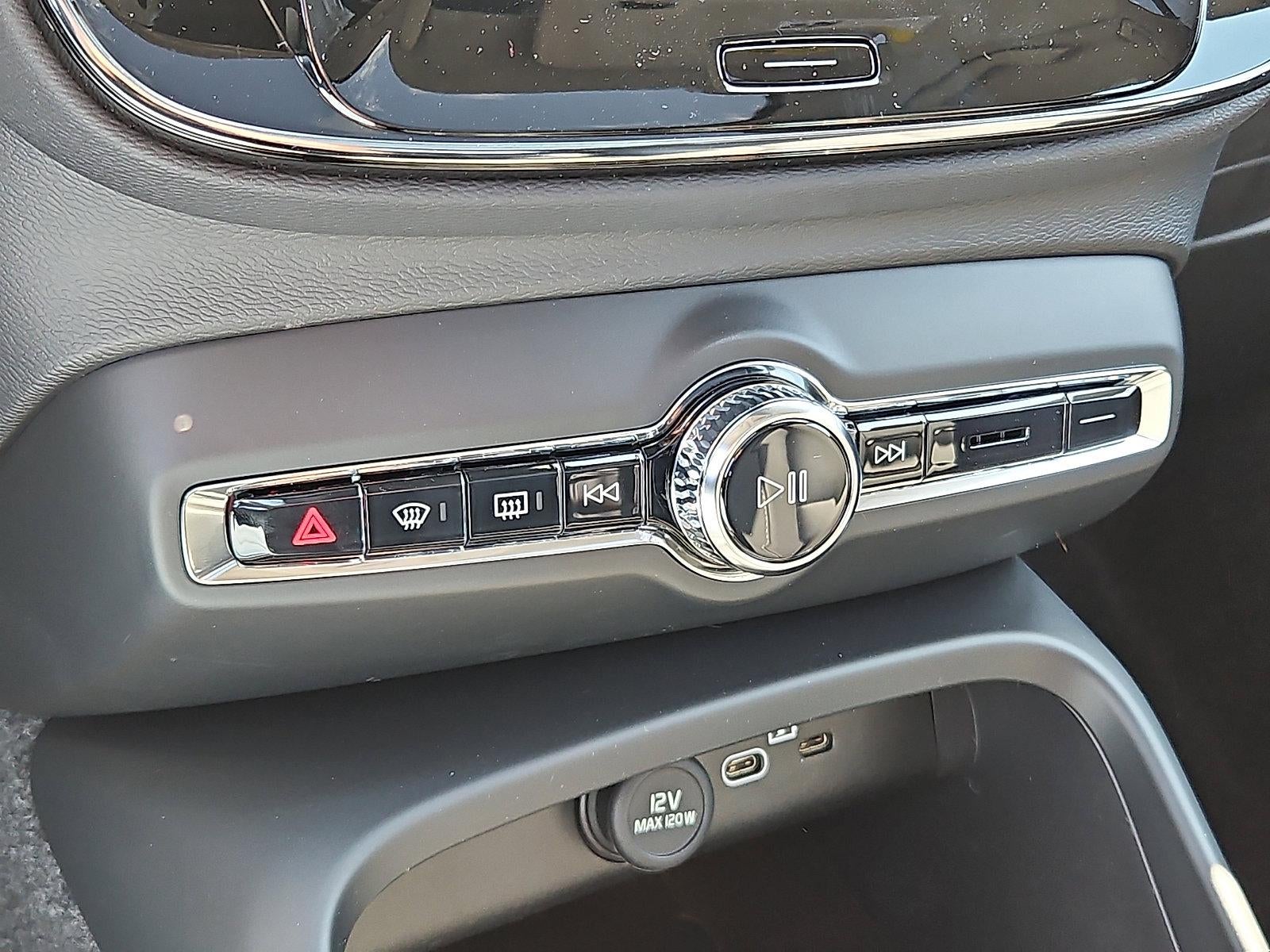 2026 Volvo XC40 B5 AWD Core