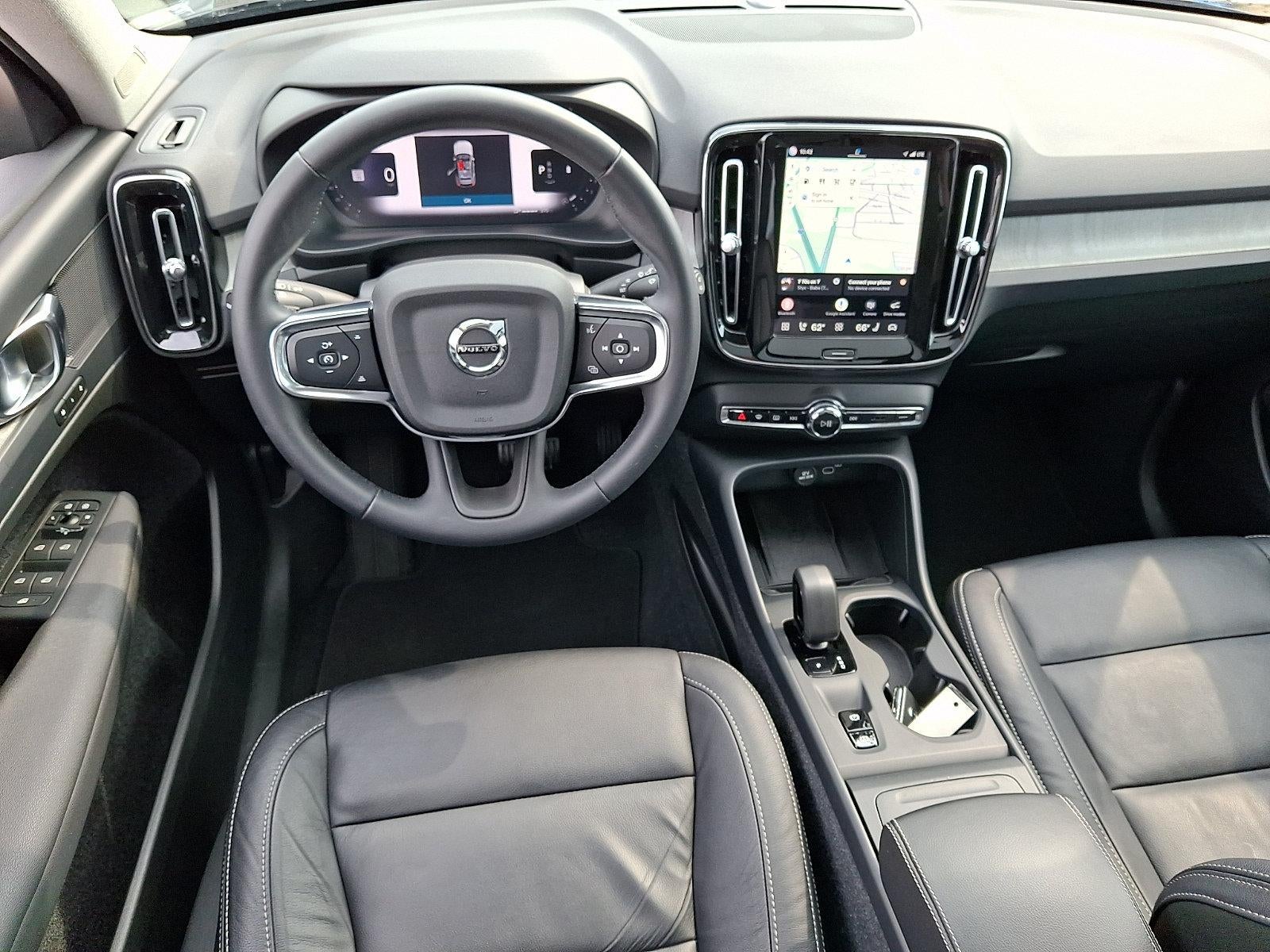 2024 Volvo XC40 B5 AWD Core Bright Theme
