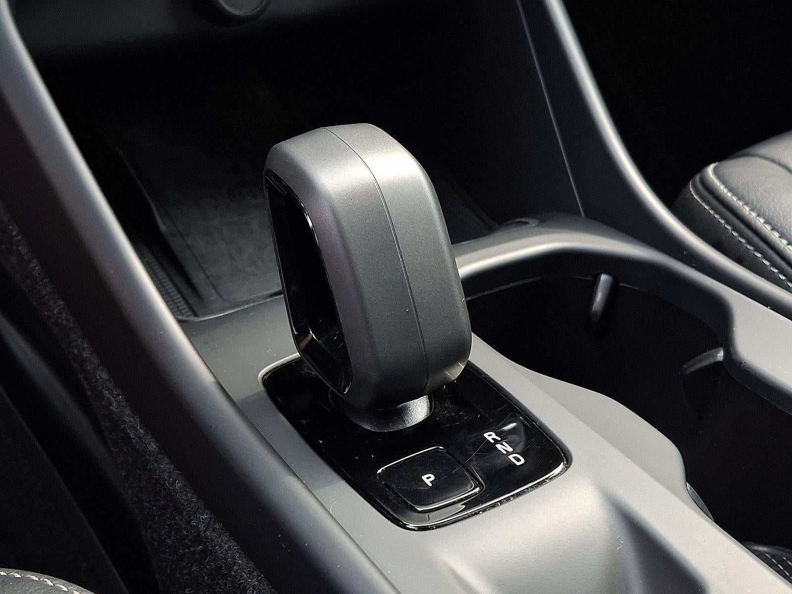 2024 Volvo XC40 B5 AWD Core Bright Theme