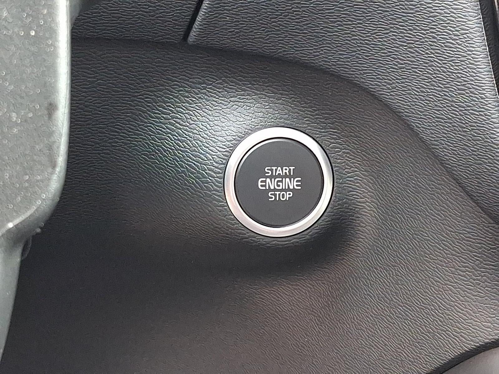 2024 Volvo XC40 B5 AWD Core Bright Theme