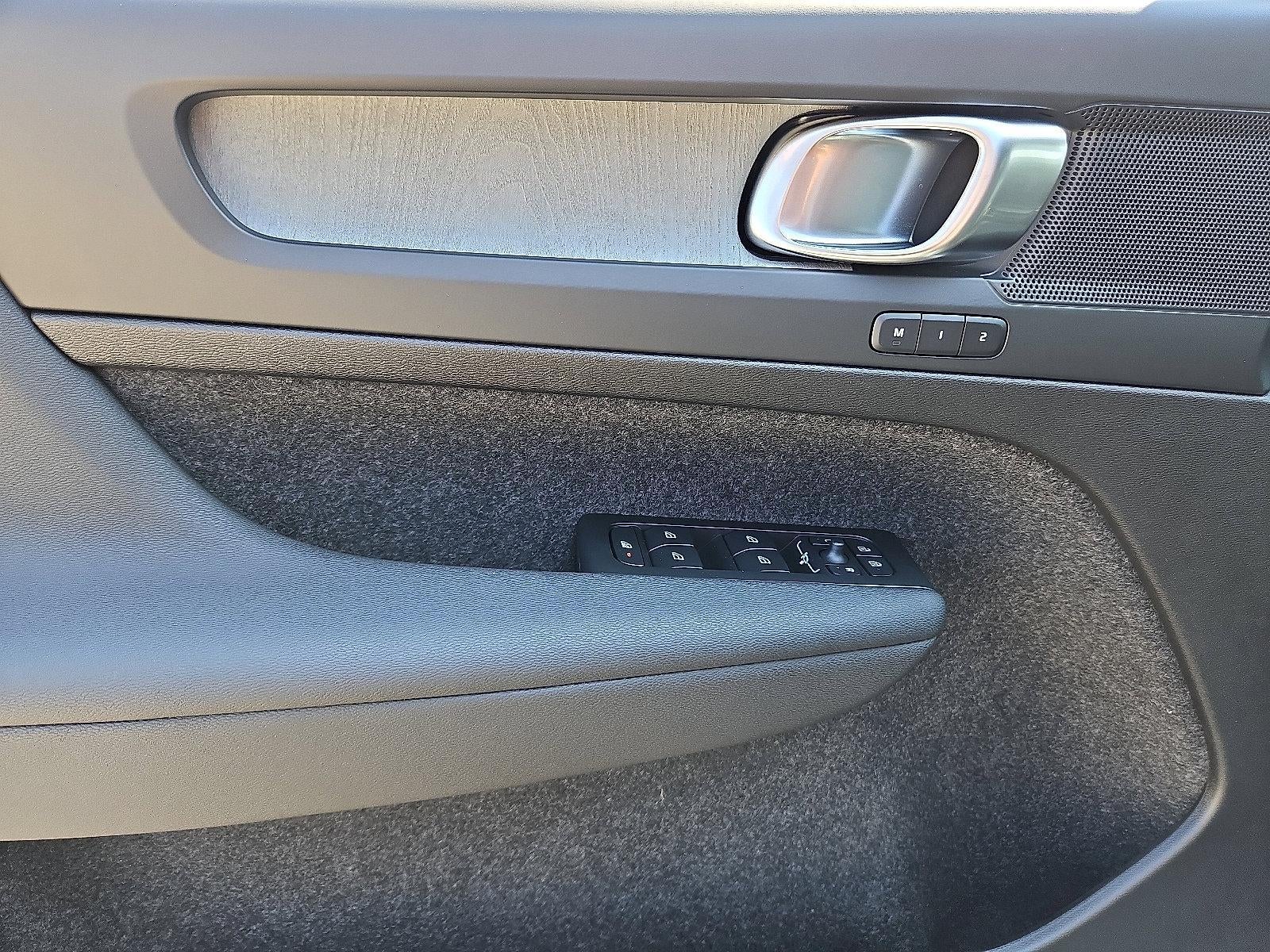 2026 Volvo XC40 B5 AWD Core