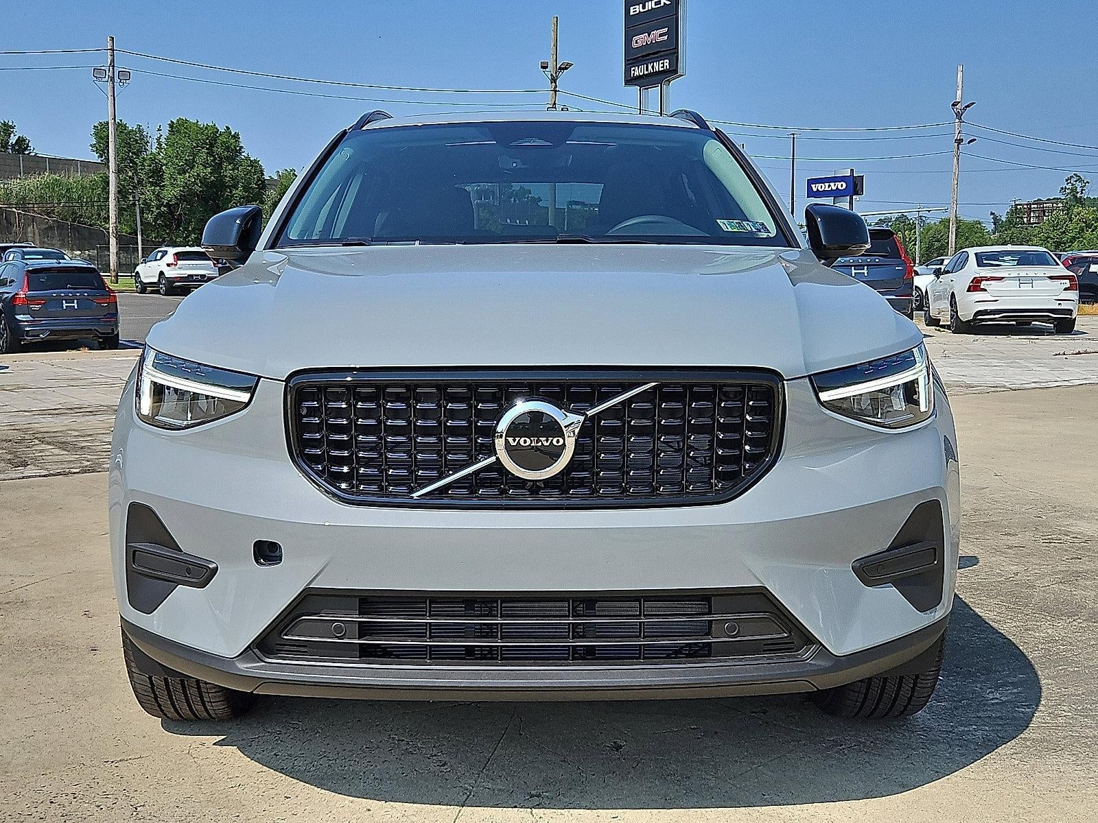 2026 Volvo XC40 B5 AWD Core