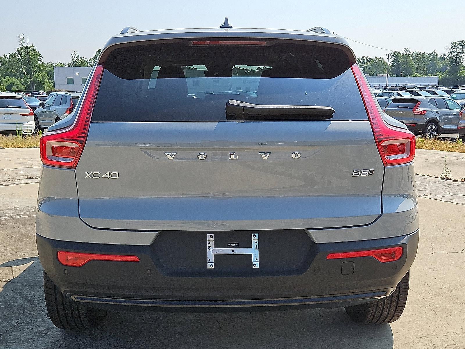 2026 Volvo XC40 B5 AWD Core
