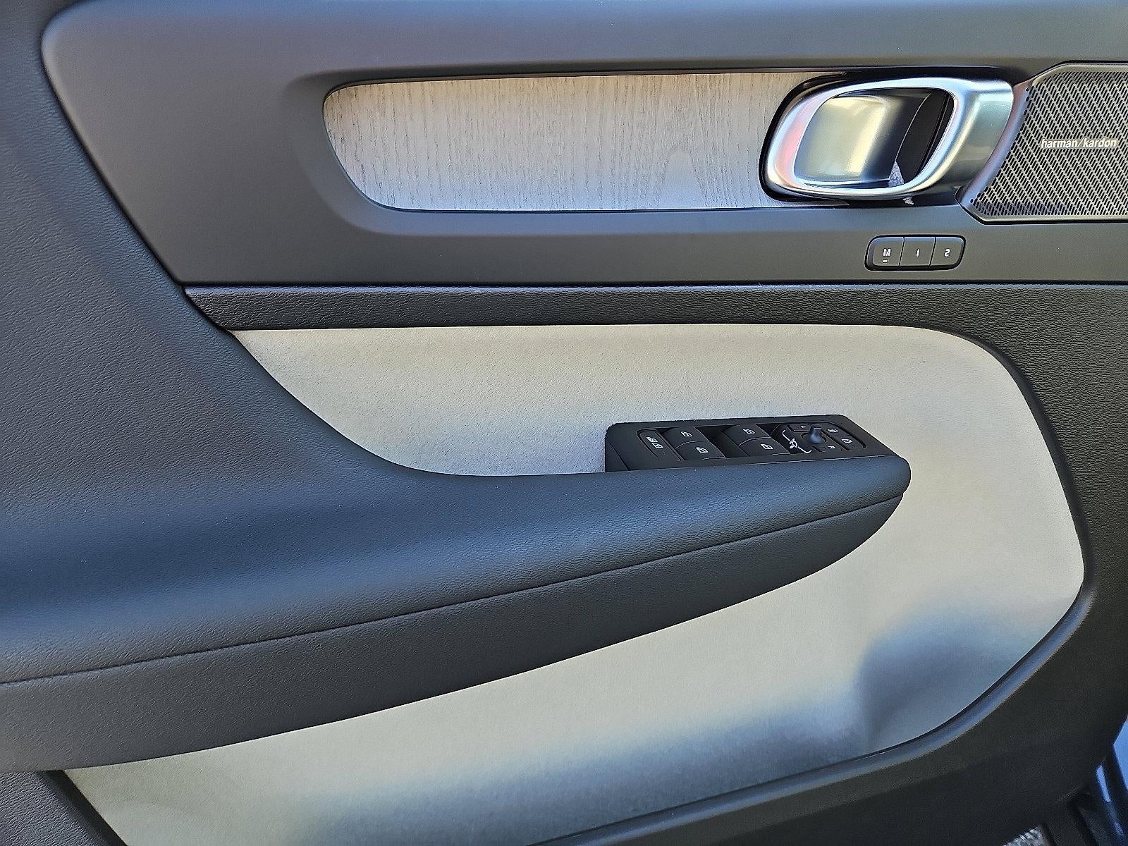 2026 Volvo XC40 B5 AWD Ultra