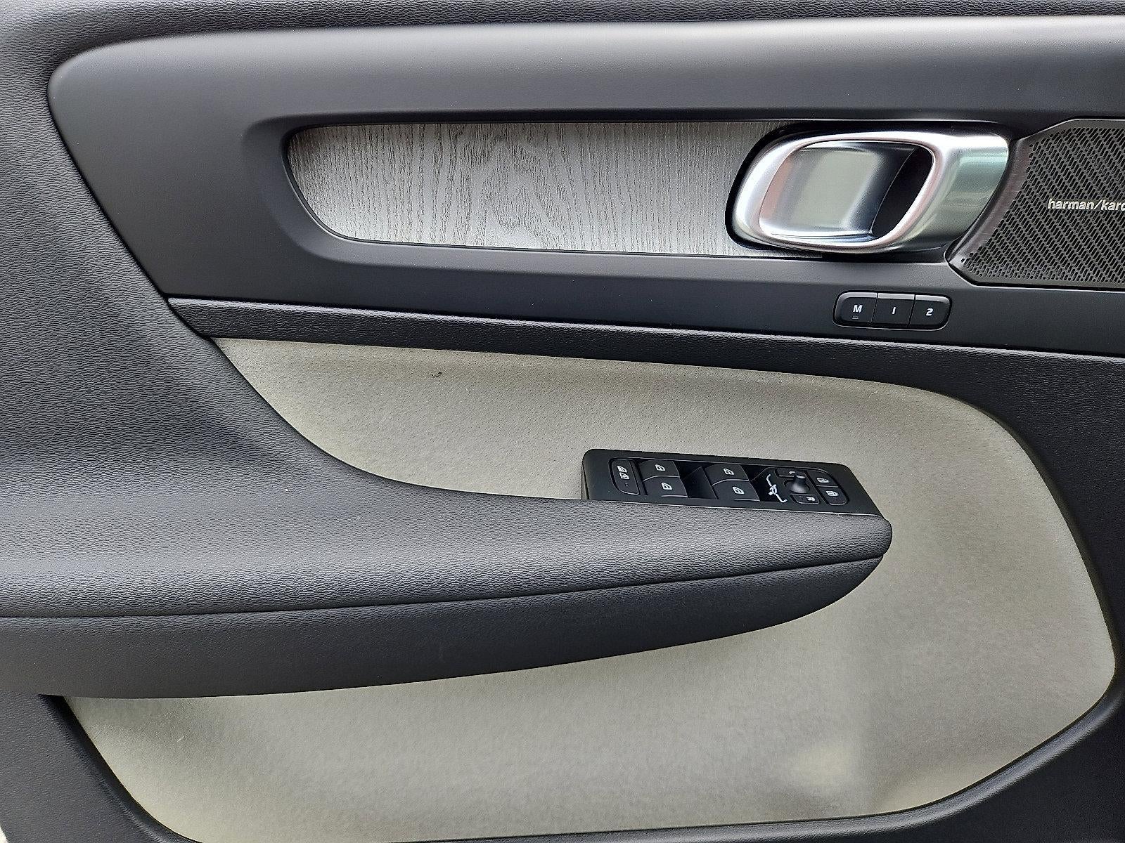 2026 Volvo XC40 B5 AWD Ultra