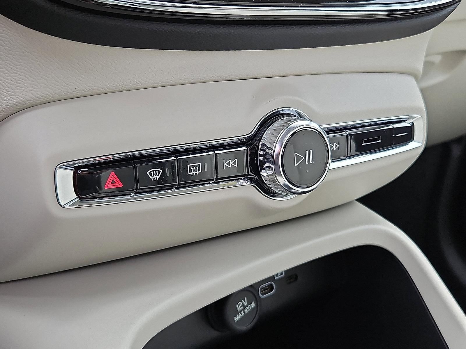 2026 Volvo XC40 B5 AWD Ultra