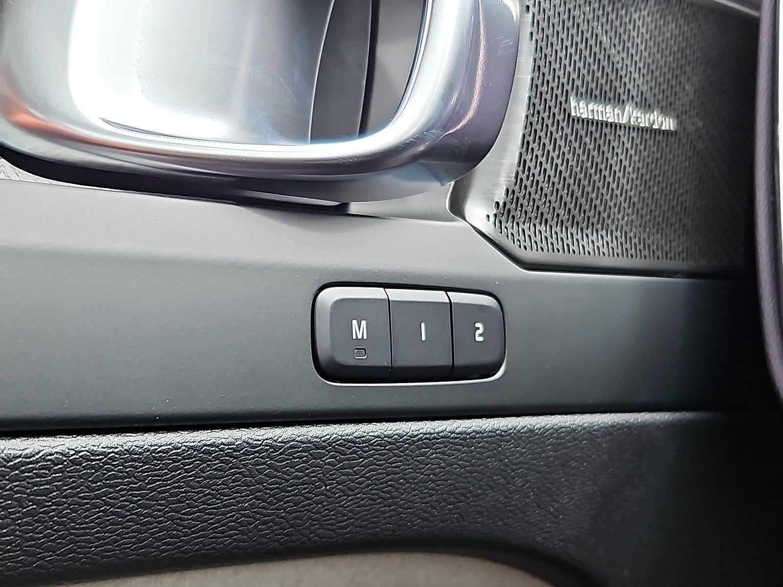 2026 Volvo XC40 B5 AWD Ultra