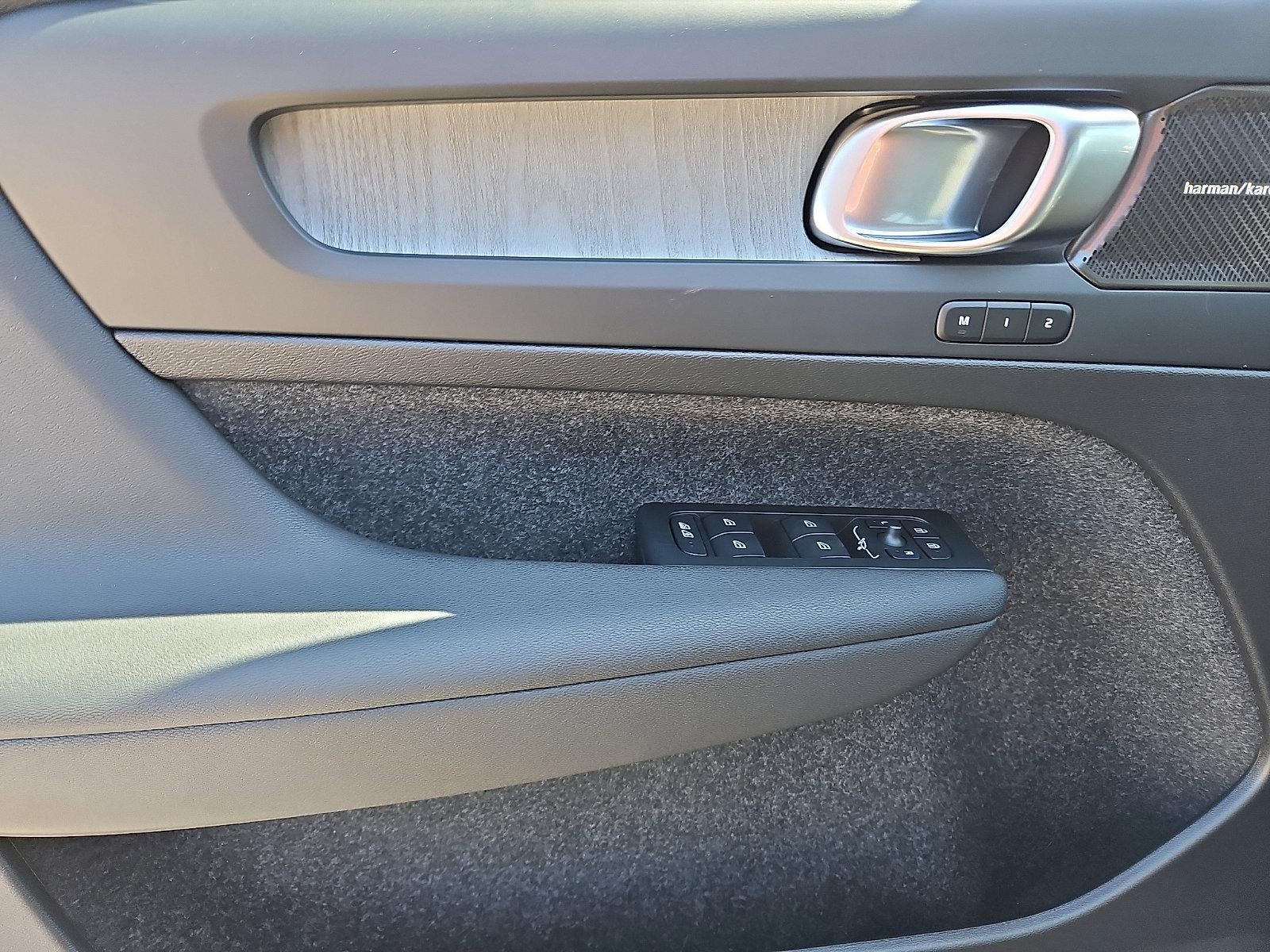 2026 Volvo XC40 B5 AWD Ultra