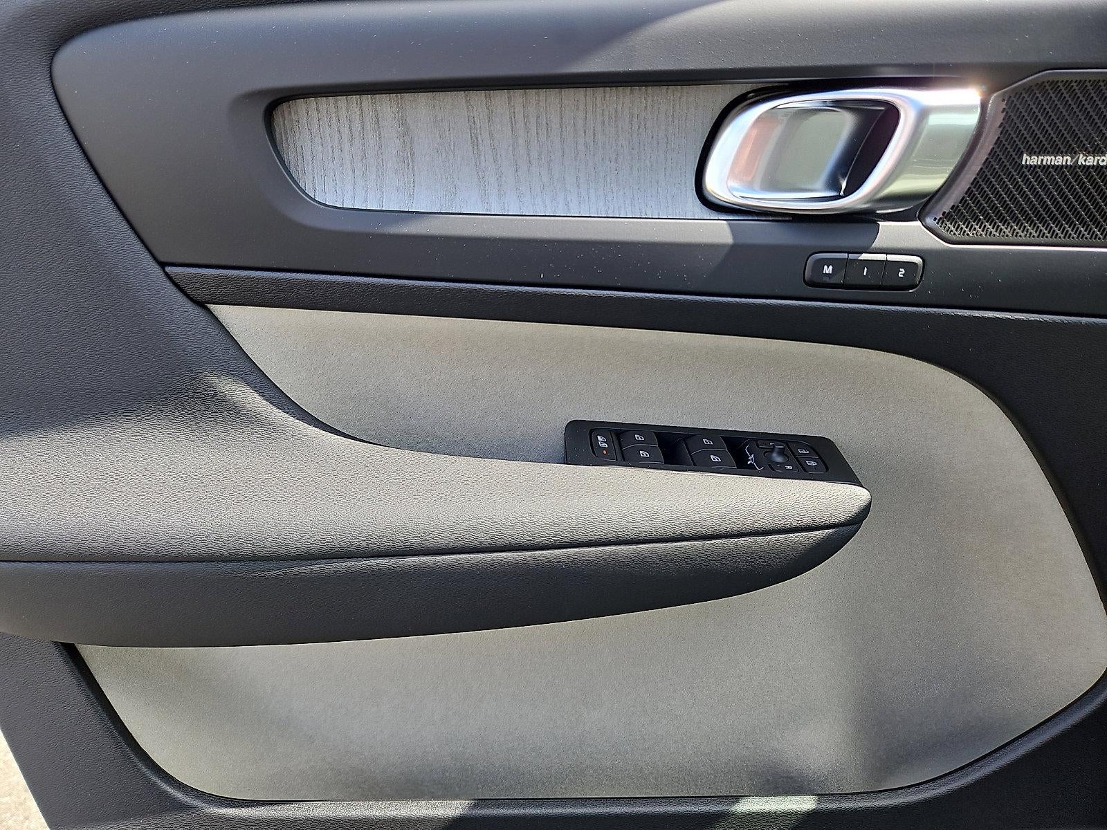 2026 Volvo XC40 B5 AWD Ultra