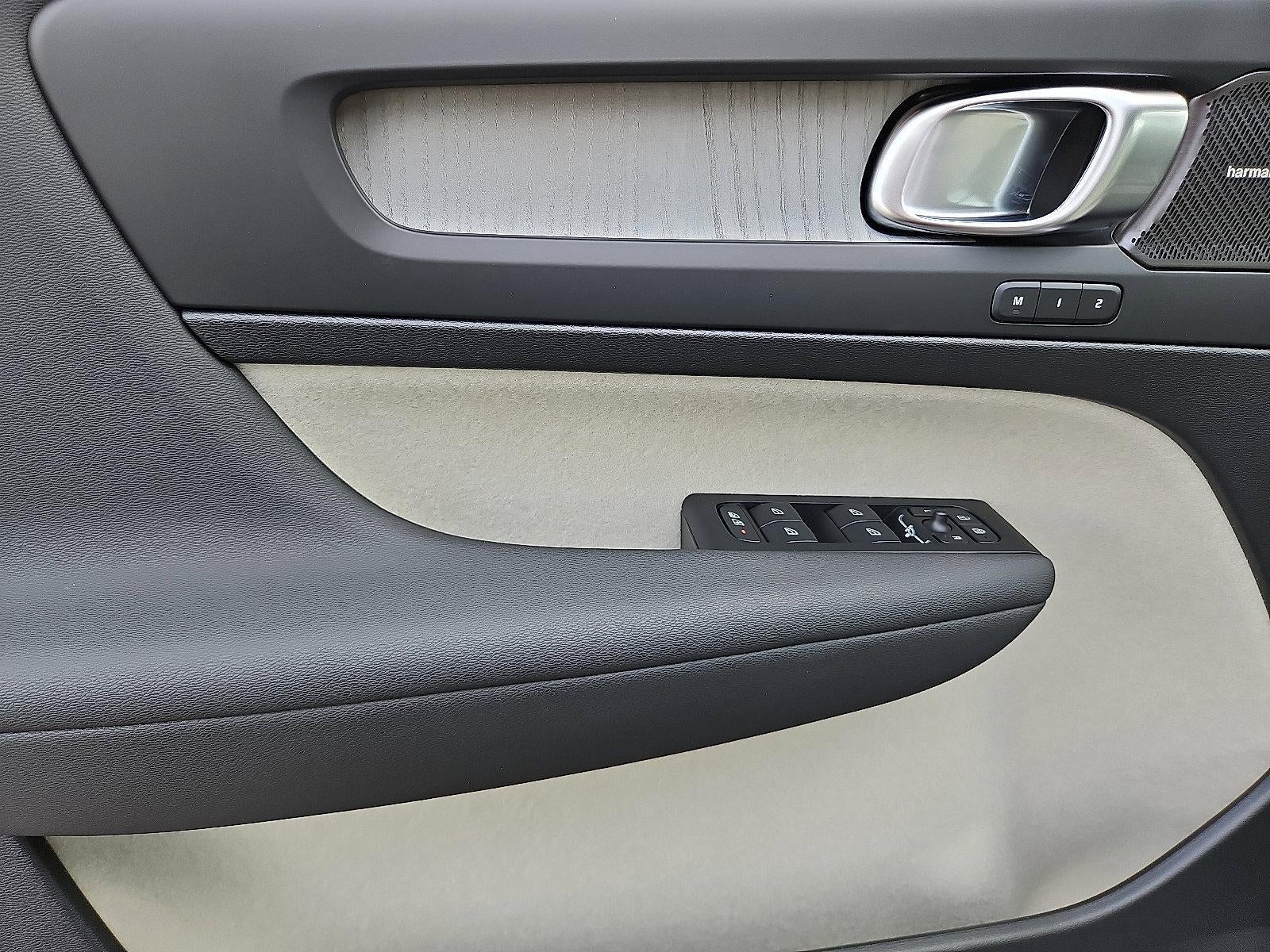 2026 Volvo XC40 B5 AWD Ultra