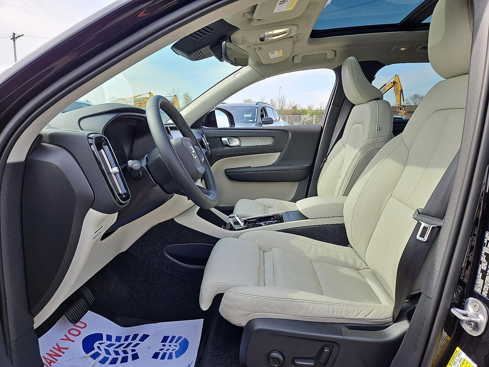 2023 Volvo XC40 B5 AWD Plus Bright Theme