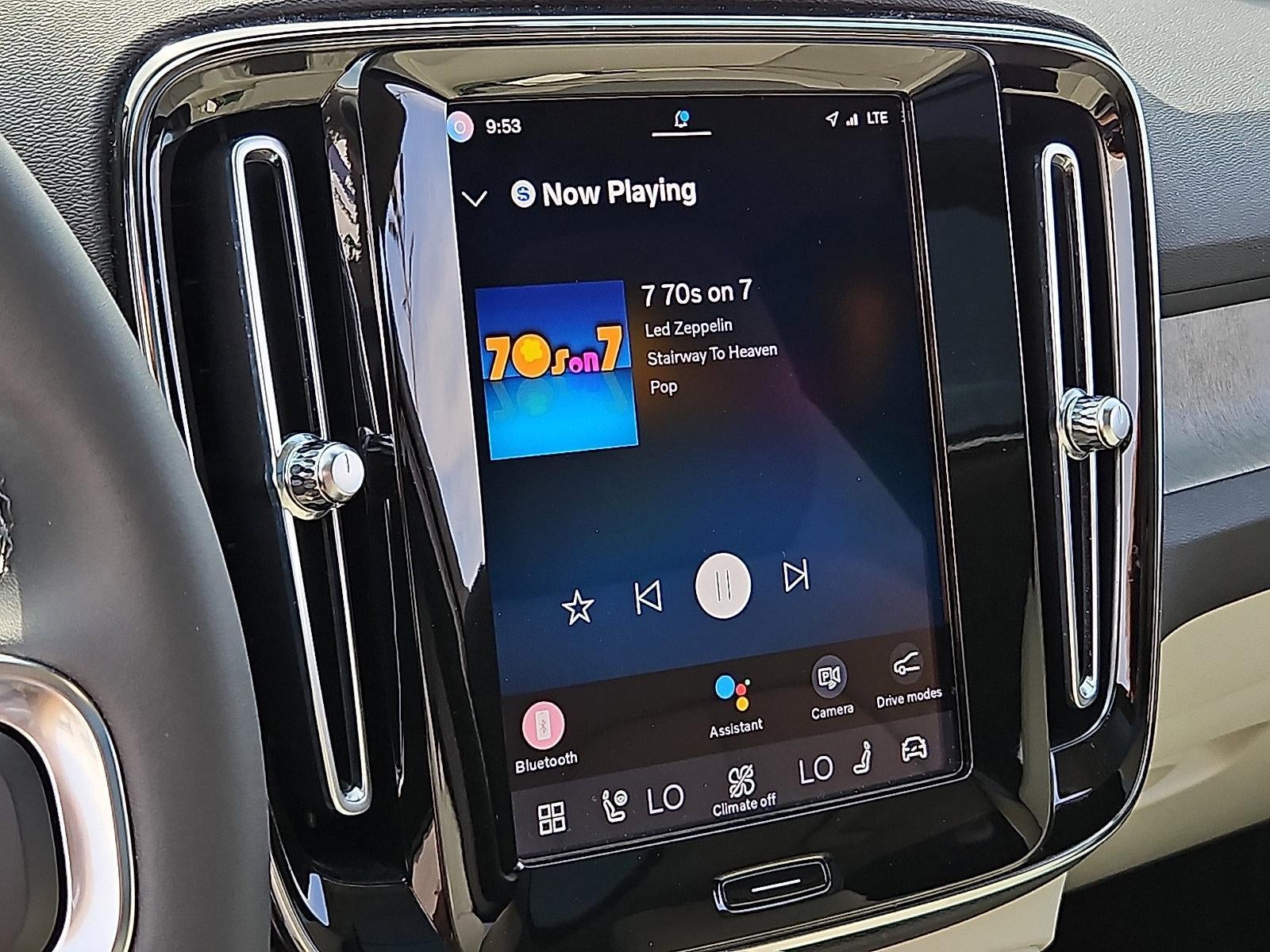 2023 Volvo XC40 B5 AWD Plus Bright Theme