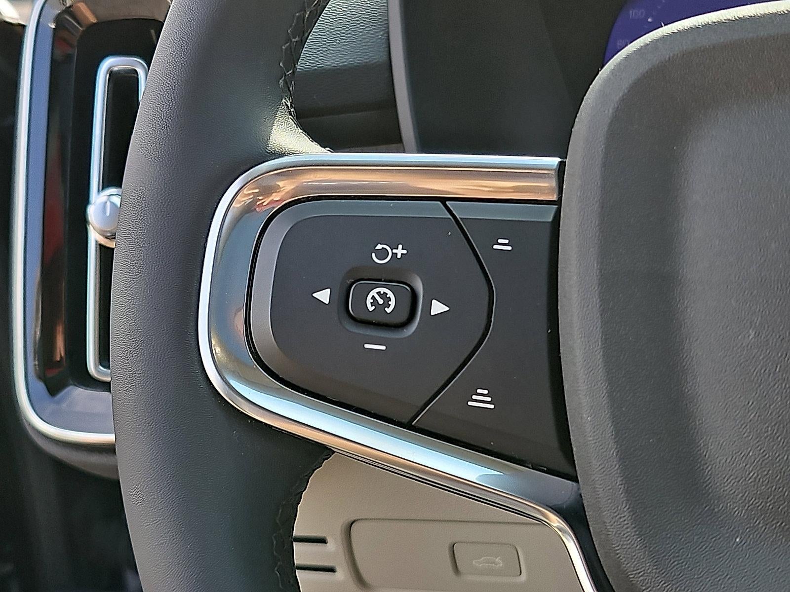 2023 Volvo XC40 B5 AWD Plus Bright Theme