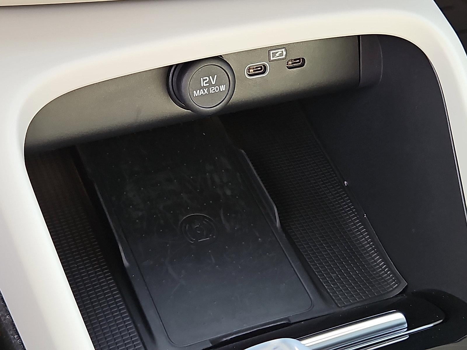 2023 Volvo XC40 B5 AWD Plus Bright Theme