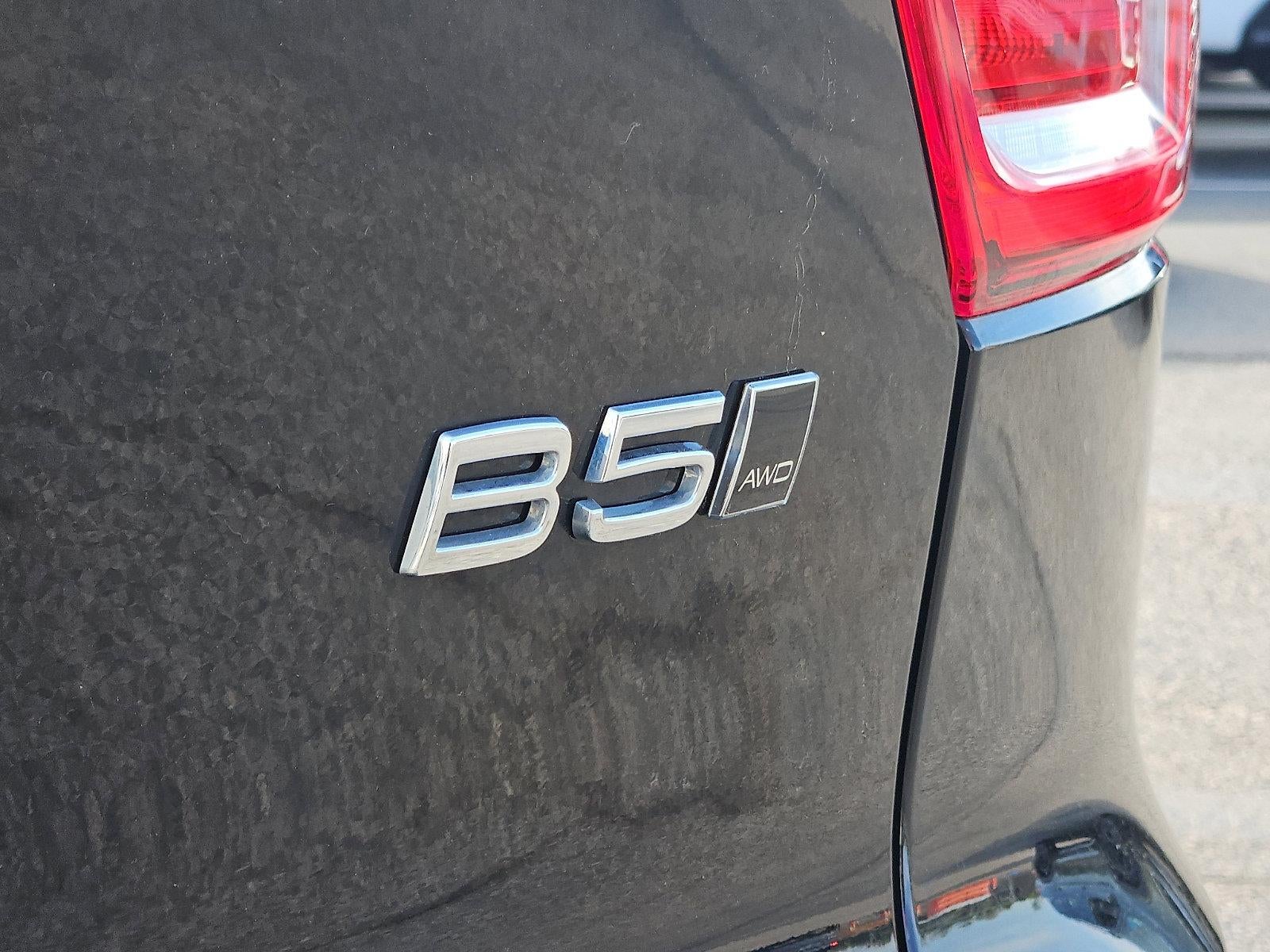 2023 Volvo XC40 B5 AWD Plus Bright Theme
