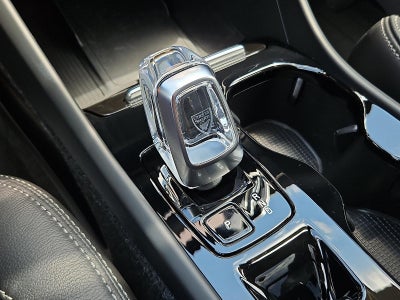 2023 Volvo XC40 B5 AWD Plus Dark Theme