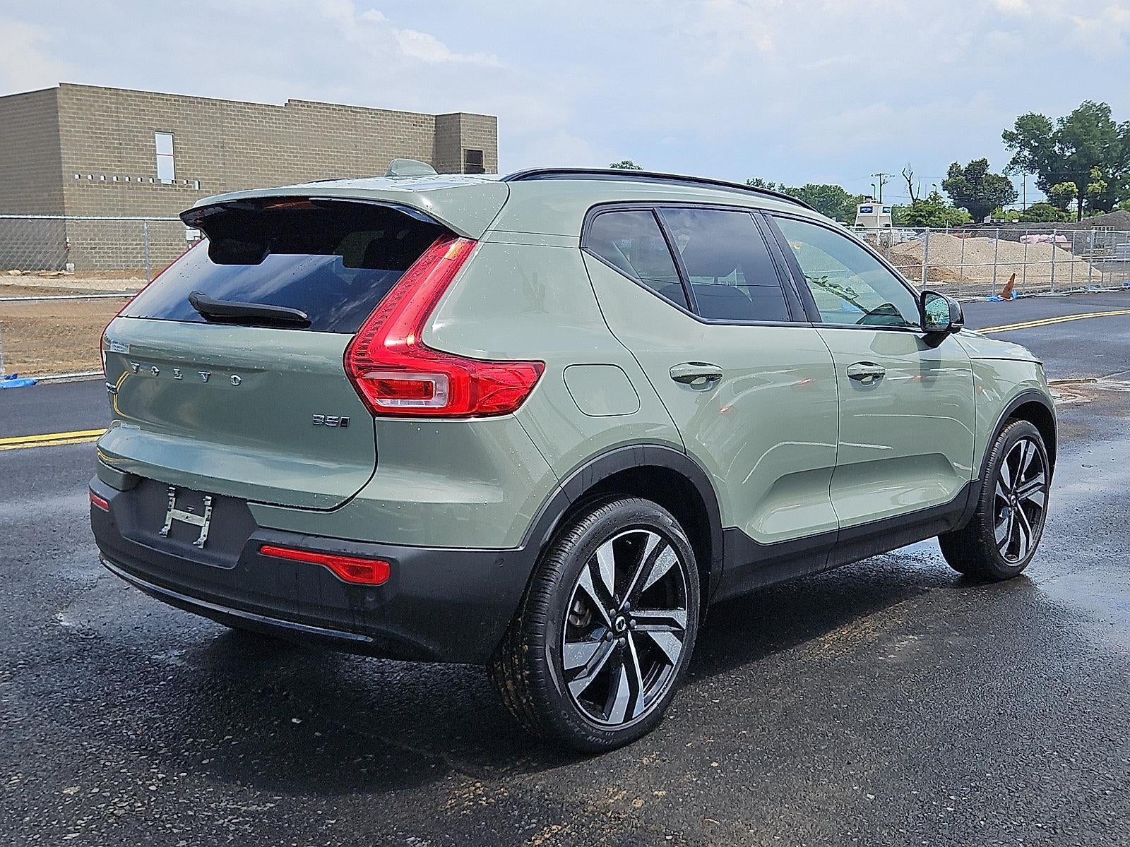 2023 Volvo XC40 B5 AWD Plus Dark Theme