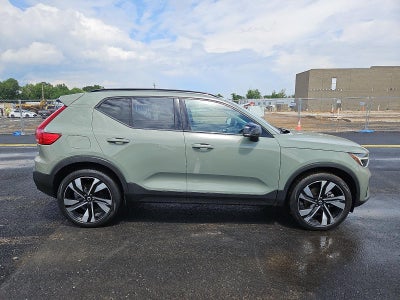 2023 Volvo XC40 B5 AWD Plus Dark Theme