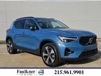 2023 Volvo XC40 B5 AWD Plus Dark Theme