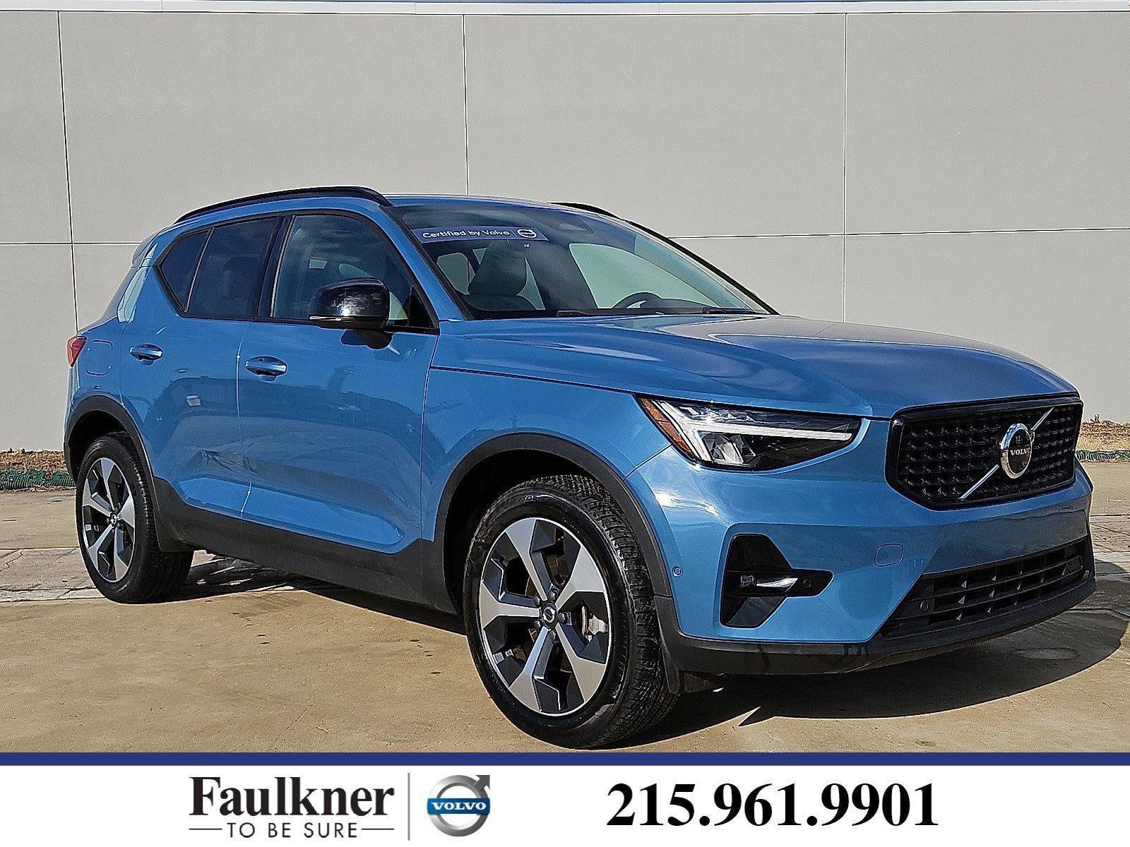 2023 Volvo XC40 B5 AWD Plus Dark Theme