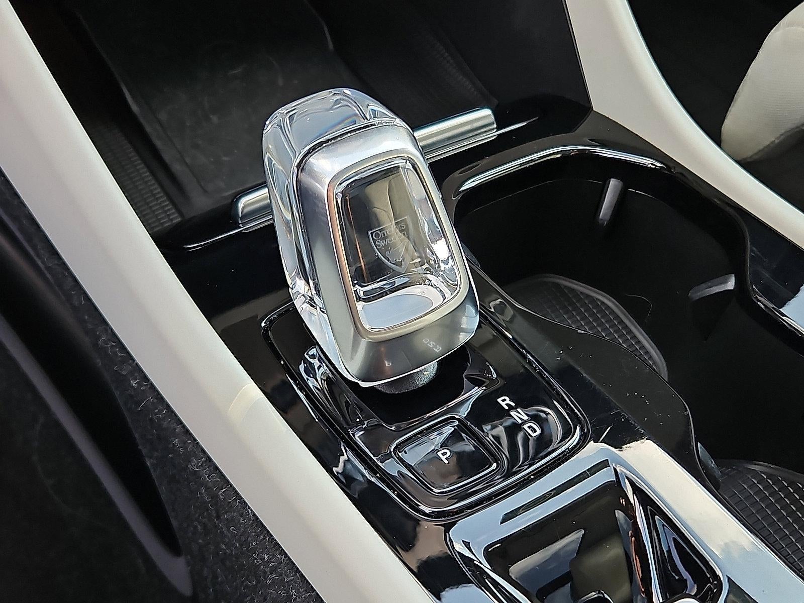 2023 Volvo XC40 B5 AWD Plus Dark Theme