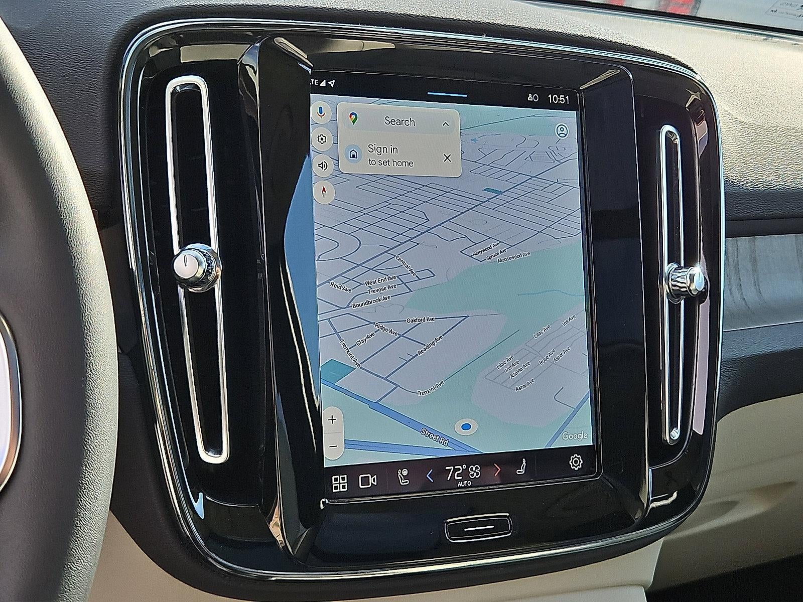 2023 Volvo XC40 B5 AWD Plus Dark Theme