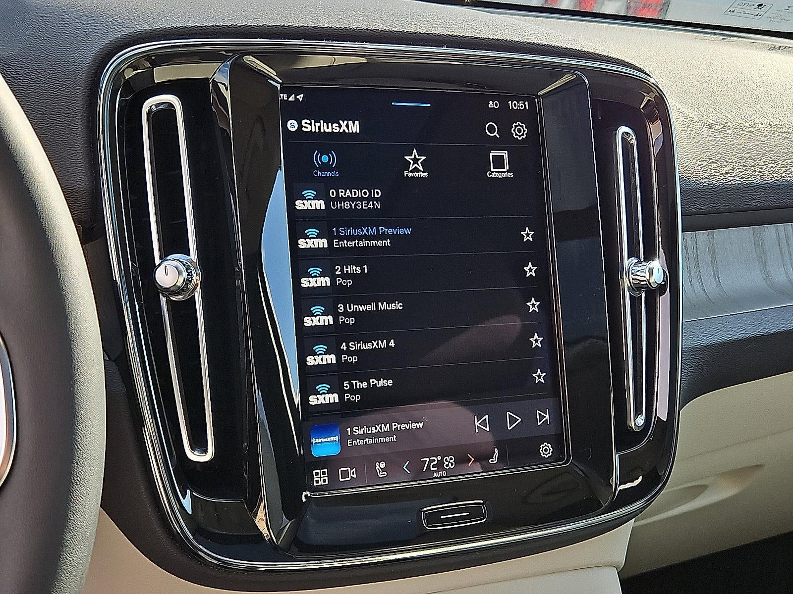 2023 Volvo XC40 B5 AWD Plus Dark Theme