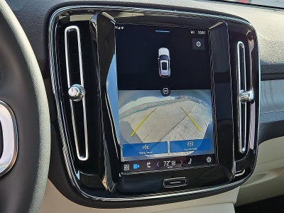 2023 Volvo XC40 B5 AWD Plus Dark Theme