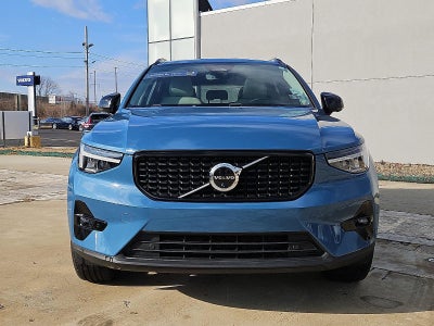 2023 Volvo XC40 B5 AWD Plus Dark Theme