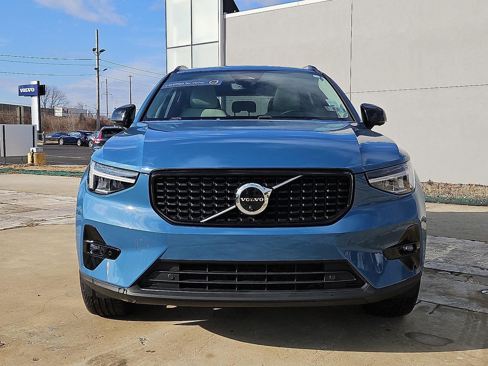 2023 Volvo XC40 B5 AWD Plus Dark Theme