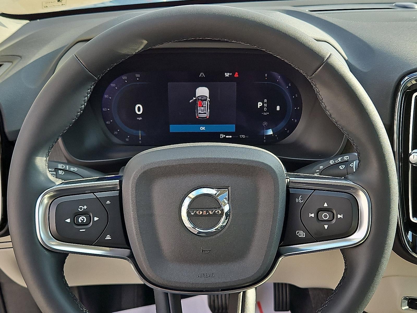 2023 Volvo XC40 B5 AWD Plus Dark Theme