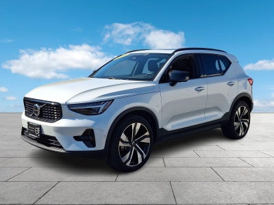 2023 Volvo XC40 B5 AWD Ultimate Dark Theme
