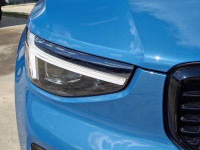 2023 Volvo XC40 B5 AWD Ultimate Dark Theme