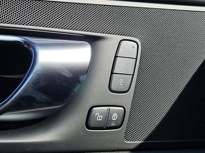 2026 Volvo XC60 B5 AWD Plus