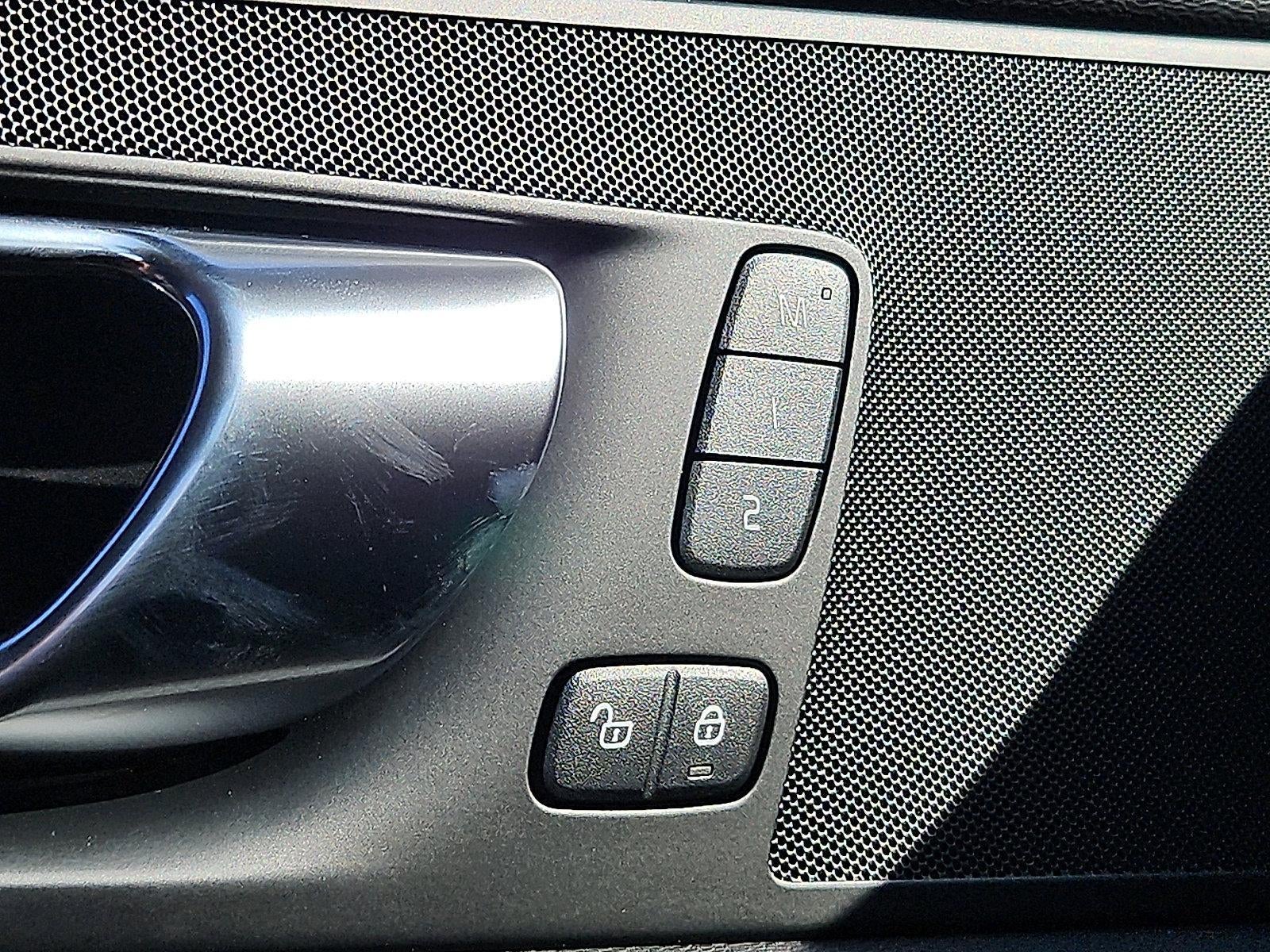 2026 Volvo XC60 B5 AWD Plus