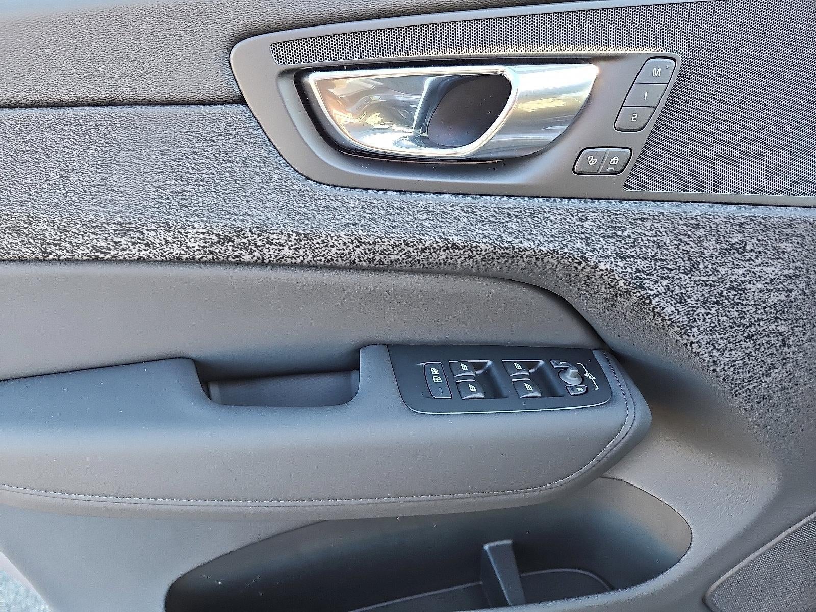 2026 Volvo XC60 B5 AWD Plus