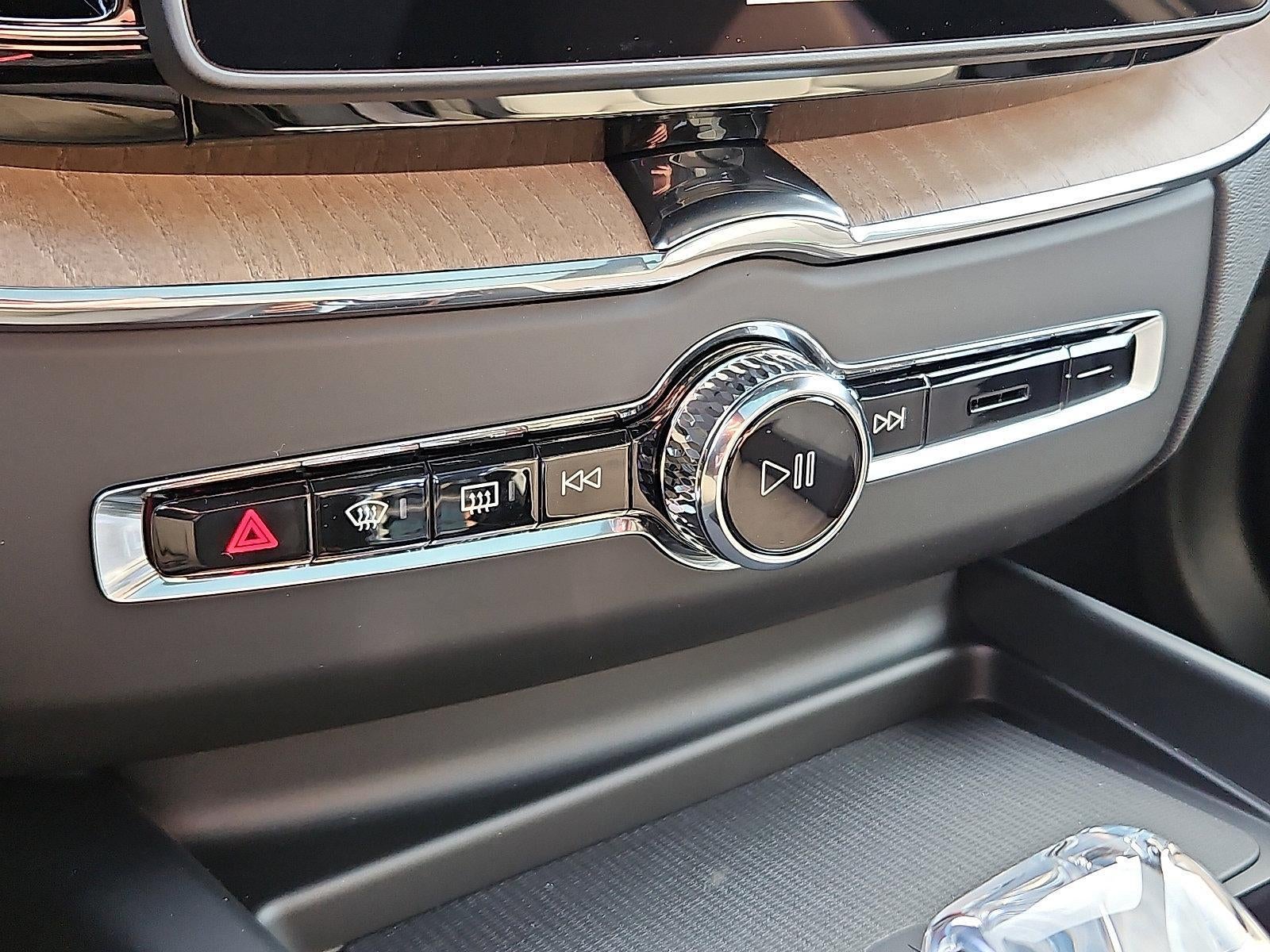 2026 Volvo XC60 B5 AWD Plus