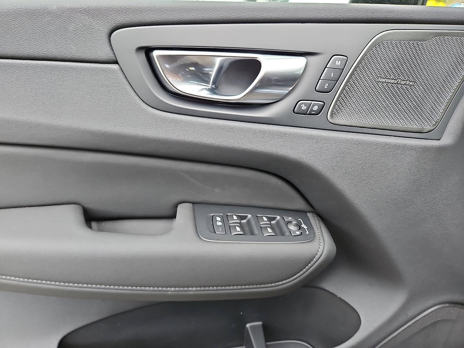 2026 Volvo XC60 B5 AWD Ultra Black Edition