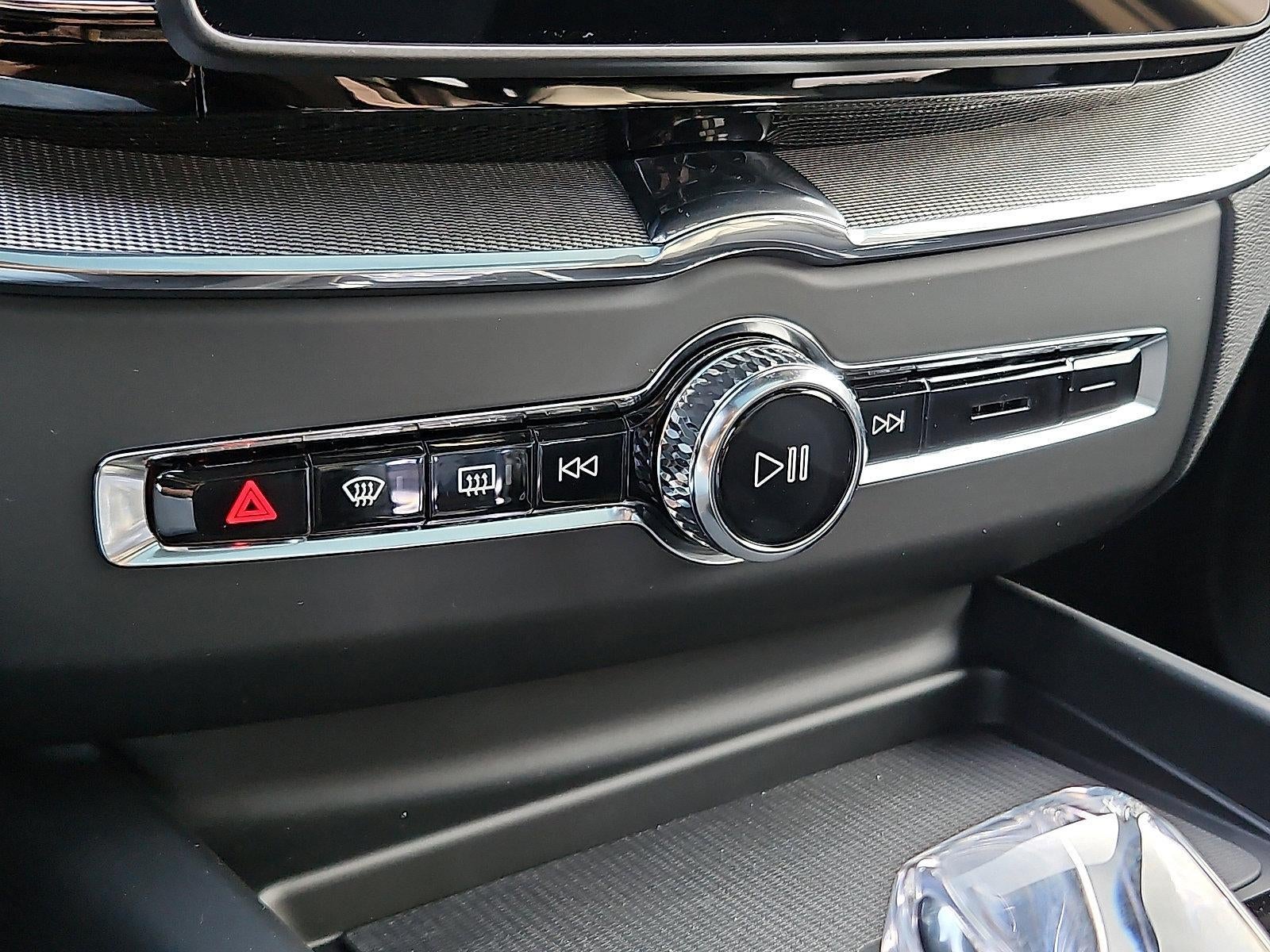 2026 Volvo XC60 B5 AWD Ultra Black Edition