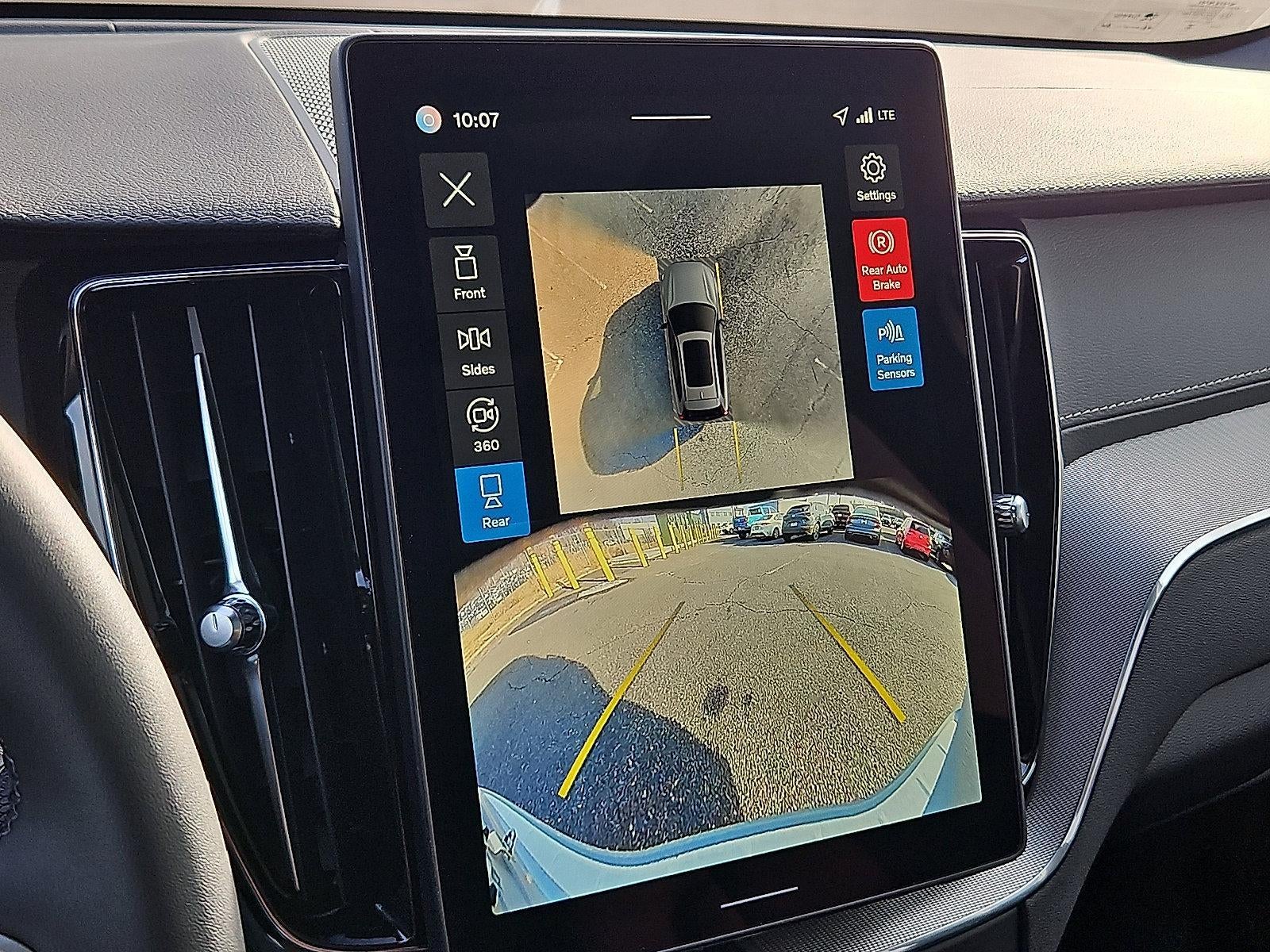 2026 Volvo XC60 B5 AWD Ultra Black Edition