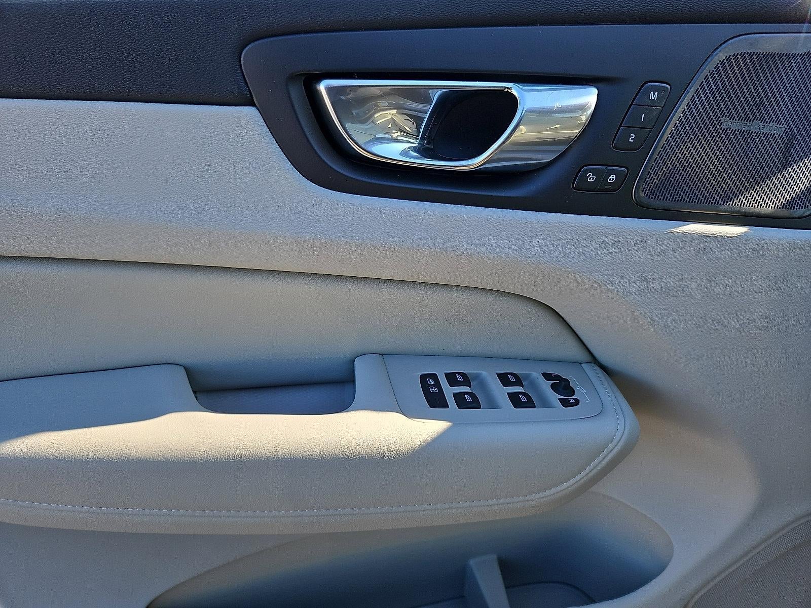 2026 Volvo XC60 B5 AWD Ultra