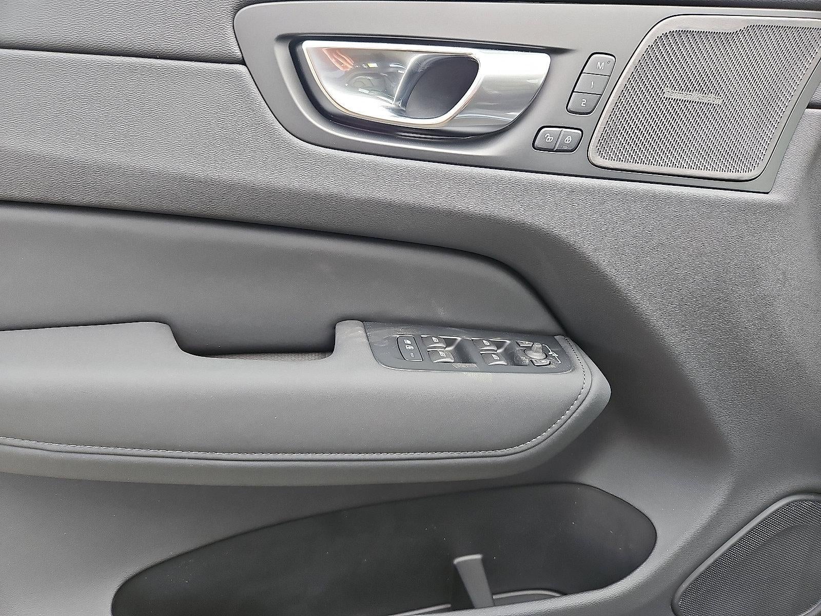 2026 Volvo XC60 B5 AWD Ultra