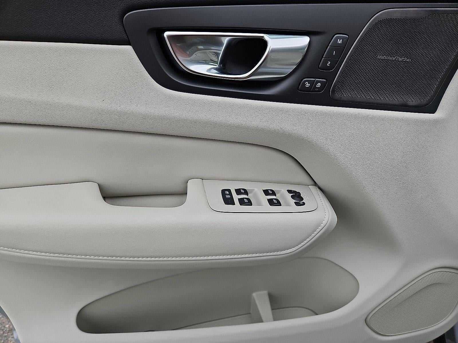 2026 Volvo XC60 B5 AWD Ultra