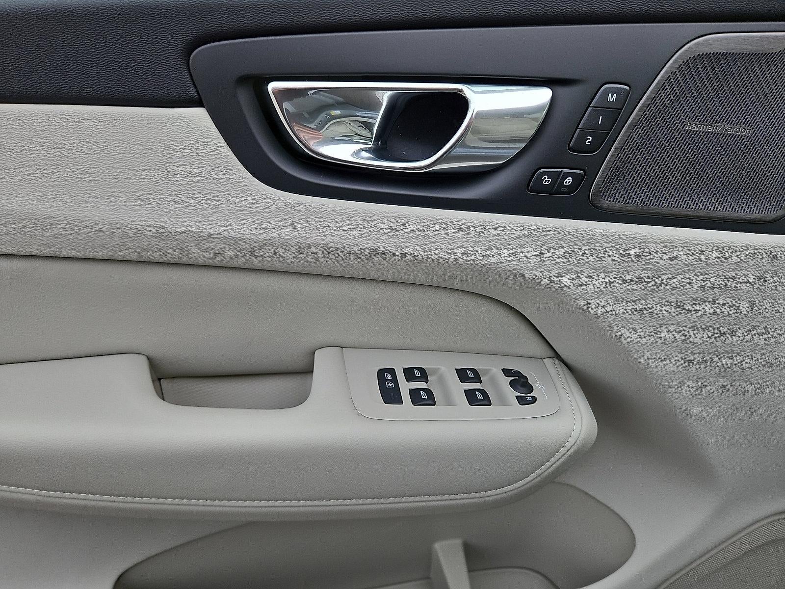 2026 Volvo XC60 B5 AWD Ultra