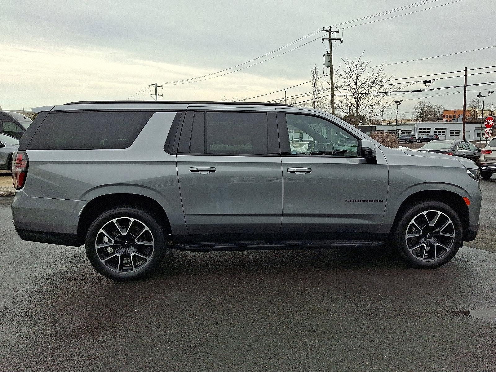2023 Chevrolet Suburban 4WD RST