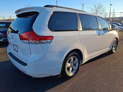 2012 Toyota Sienna 5dr 7-Pass Van V6 LE AAS FWD (Natl)