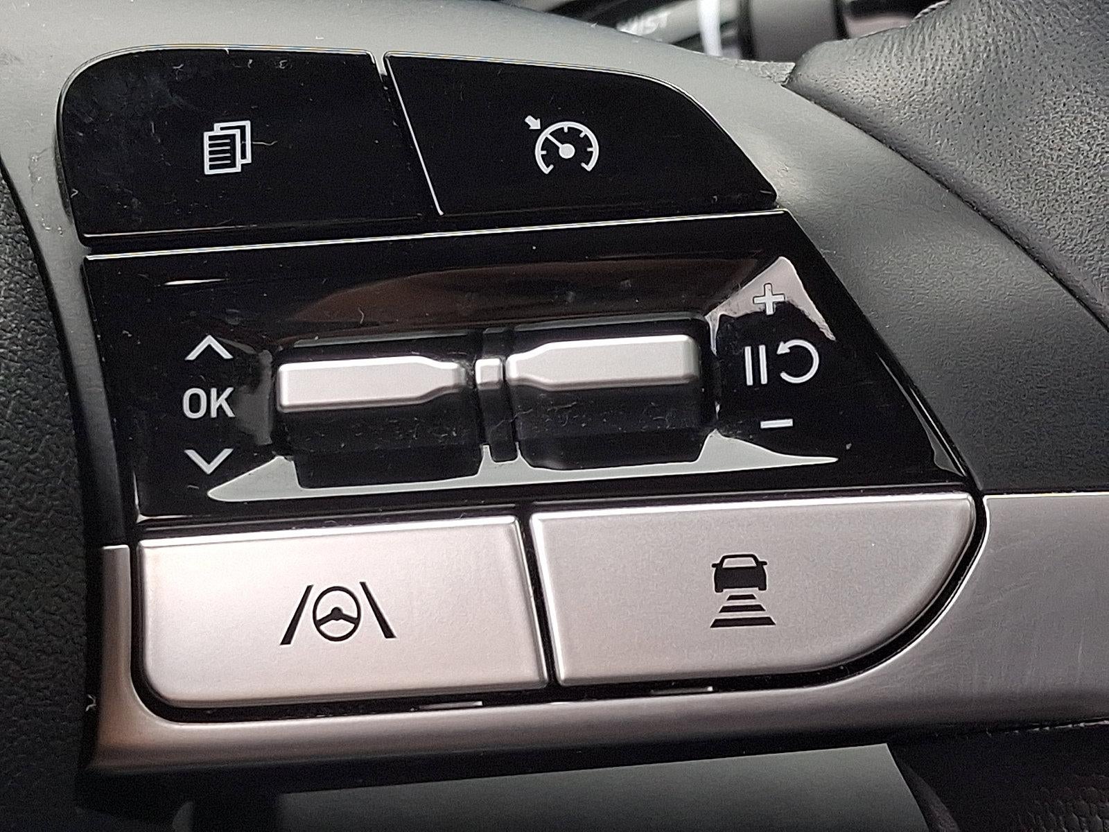 2023 Hyundai ELANTRA Limited IVT