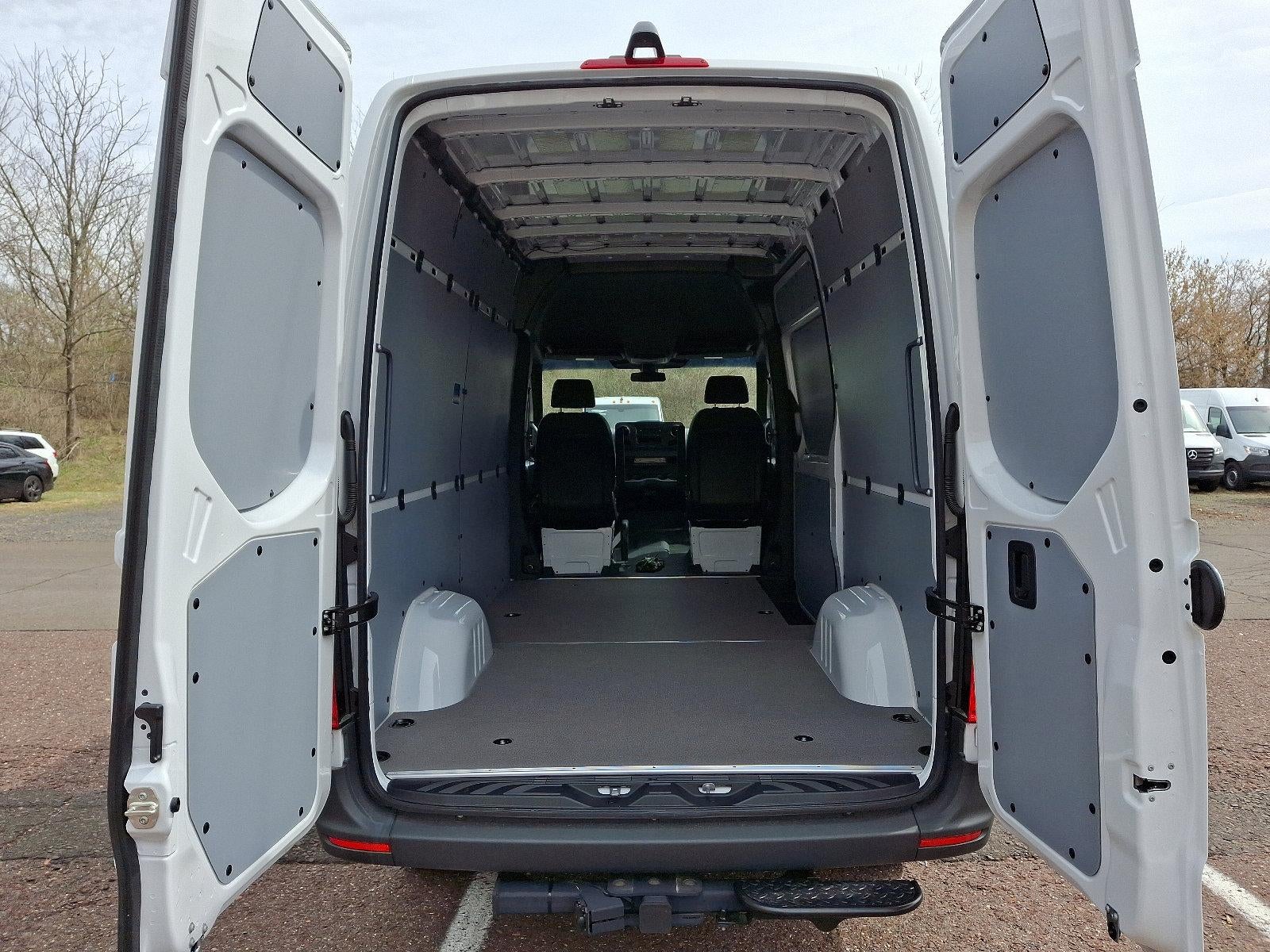 2025 Mercedes-Benz Sprinter Cargo Van 2500 Standard Roof I4 Diesel 144" RWD