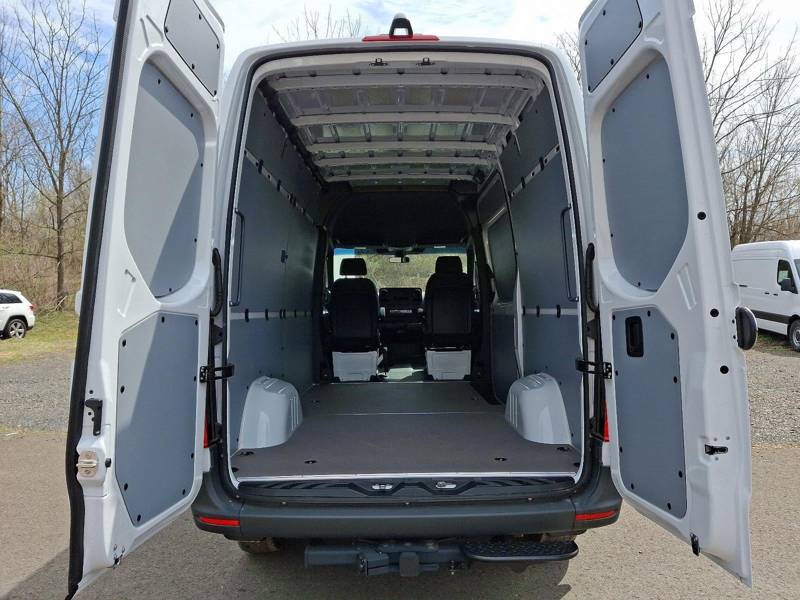 2025 Mercedes-Benz Sprinter Cargo Van 2500 Standard Roof I4 Diesel 144" RWD